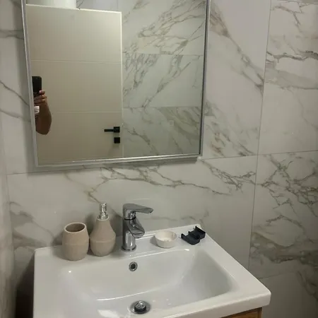Tini 2 Apartment