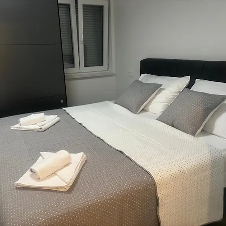 Apartment Tini 2